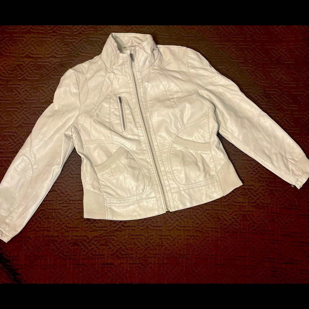 Jazzy Off white with zippers